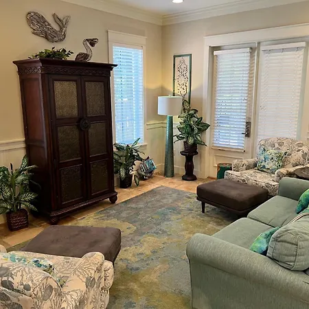 2497 Bungalo Home